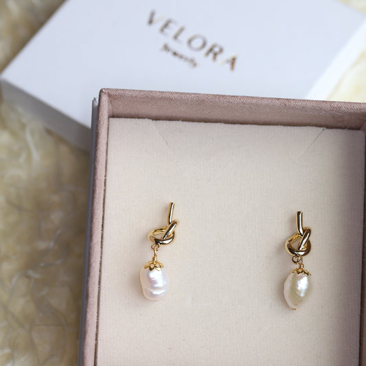 Luna Pearl Earrings
