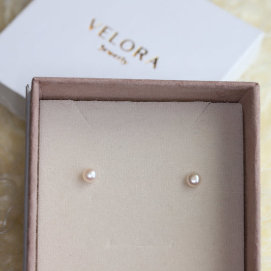 Minimal muse pearl studs Earrings